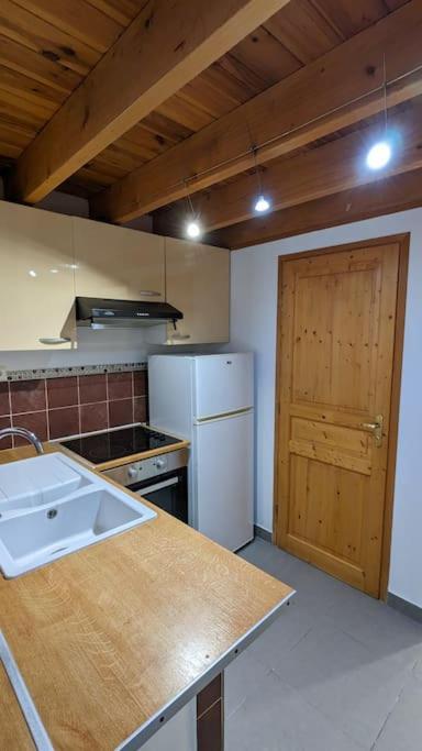 Maison De Village Avec Garage エーグ・モルト エクステリア 写真