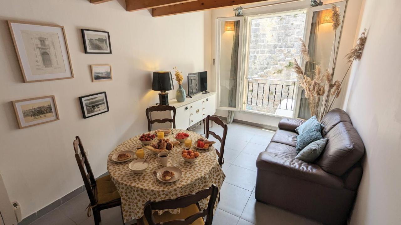 Maison De Village Avec Garage エーグ・モルト エクステリア 写真